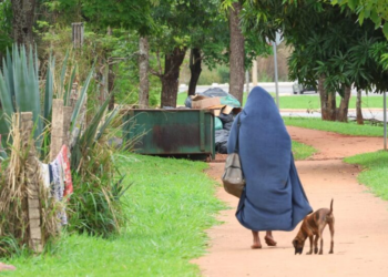 Novo decreto de Trump quer enfrentar a “vadiagem”. O que diz a lei no Brasil?