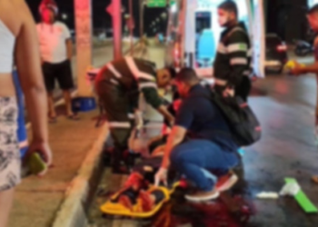 Motociclista bate em Jeep e tem perna dilacerada