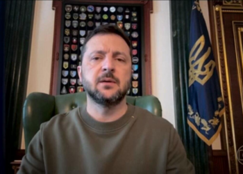 Zelensky diz que Rússia precisa concordar com cessar-fogo antes de Kiev discutir abrir mão de territórios; reunião com Trump será nesta quarta