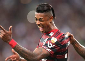 Jogador do Flamengo vira réu na Justiça Desportiva e na Comum