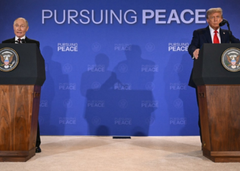 Macron, Starmer e líderes europeus formam comitiva para apoiar Zelensky em reunião com Trump na segunda-feira