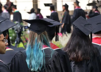 Por que os Estados Unidos cancelaram vistos de 6 mil estudantes