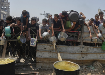 Órgão ligado à ONU diz que há fome generalizada em Gaza e culpa Israel, que rejeita