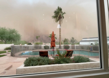 VÍDEO: Tempestade de areia 'engole' aeroporto nos EUA e ameaça adiar festival Burning Man