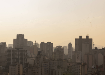 Frente fria se afasta e quinta (28) deve ter sol entre nuvens em SP
