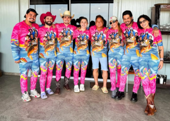 Ana Castela e Zé Felipe curtem viagem em família com looks personalizados