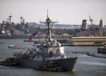 Caças venezuelanos sobrevoam navio americano no Caribe; EUA falam em 'ação altamente provocativa'