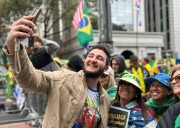 Filho de Zambelli é tietado na Paulista e fala em disputar eleição a vereador