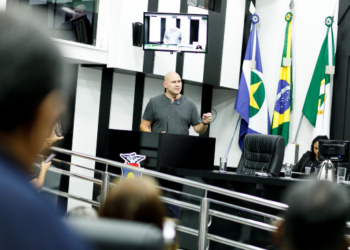 Audiência da Educação tem embate entre Sintep e Abilio na Câmara: “Ganho do PT de novo”