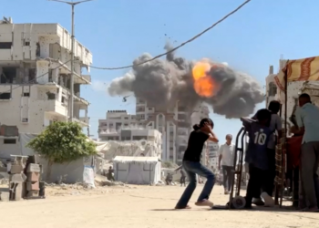 Vídeo mostra momento em que Israel bombardeia prédio em Gaza; país alega que local era usado por terroristas do Hamas