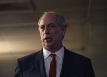 Justiça nega prisão de Ciro Gomes por violência de gênero, mas proíbe ataques a prefeita