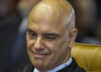 Uma semana após condenar Bolsonaro, Moraes convida Lula para posse no STF