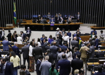 Entenda como PEC blinda parlamentares de investigações do STF e de prisões