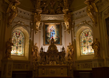 É #FAKE que 'islâmicos' atearam fogo em igreja no Canadá; incêndio foi acidental