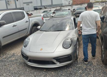 PF dá batida em mansão de empresário por lavar dinheiro do tráfico; Porsche é apreendido