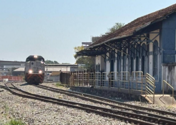 Invasões de veículos ameaçam segurança em ferrovias em Minas Gerais; veja