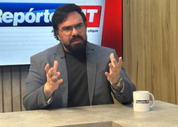 Nutri: Bolacha, biscoito e macarrão instantâneo são vilões do lipedema nas mulheres