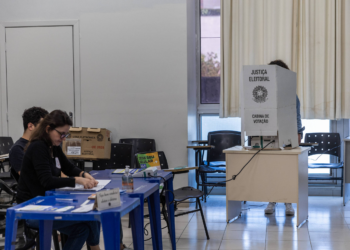 Brasil desconfia mais de informações sobre eleições do que outros países, diz estudo