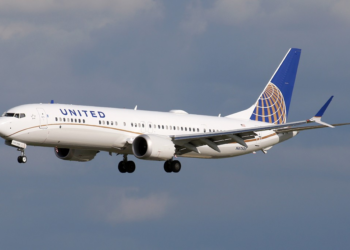 Agência de aviação dos EUA suspende decolagens da United por problema técnico; companhia afirma que voos foram retomados