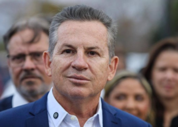 Mauro recebe comenda por avanços na alfabetização