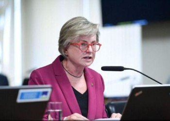 Buzetti comemora parecer contrário da CCJ