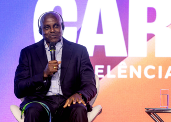 Lenda do atletismo, Carl Lewis diz que gostaria de competir na era das redes sociais e critica nova geração