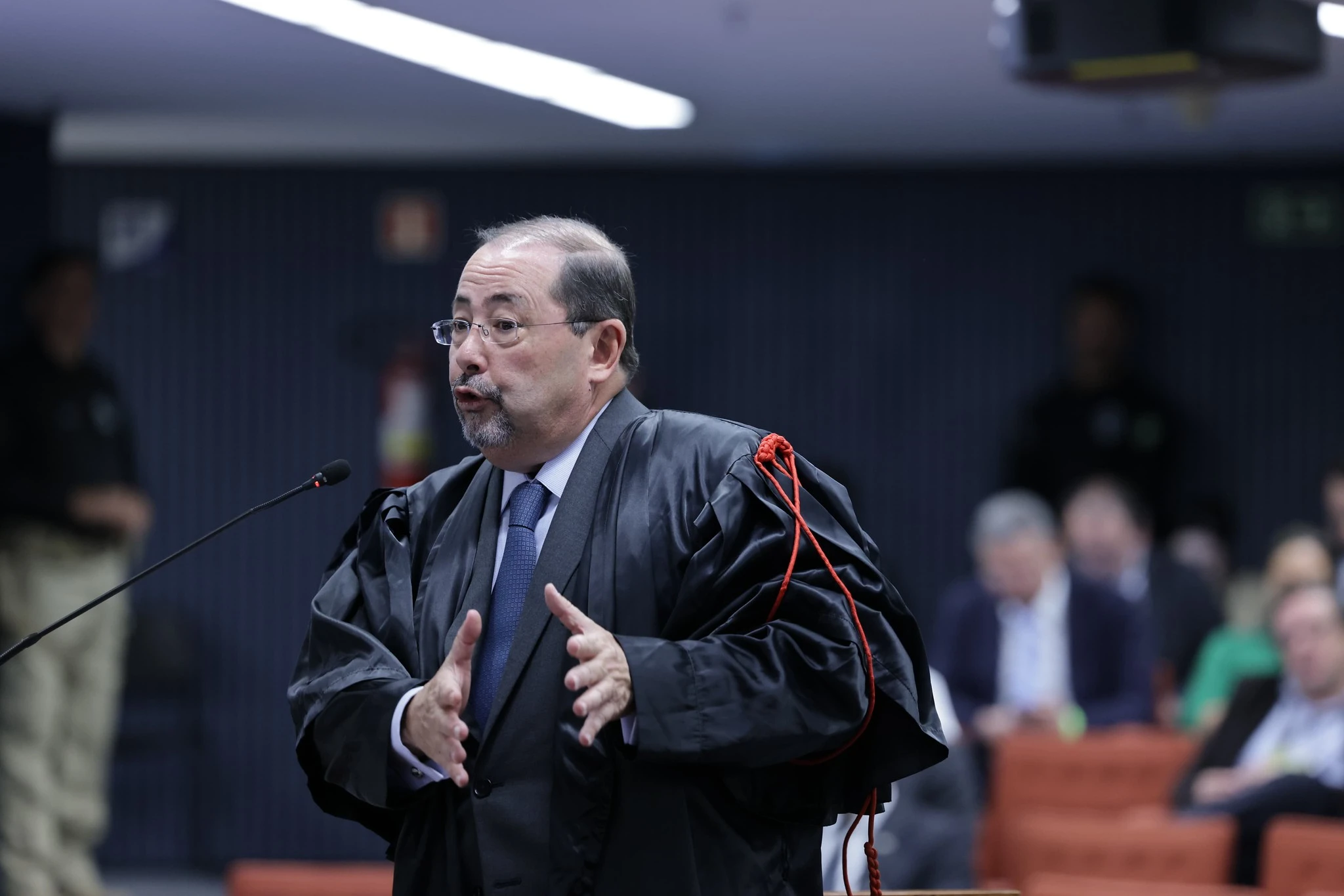 Defesas atacam Moraes e delação de Mauro Cid em julgamento de Bolsonaro