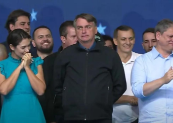 Bolsonaro sinaliza aval à candidatura de Tarcísio