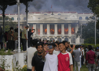 Da Ásia à América do Sul: como a tecnologia e a frustração com o poder público espalharam protestos da 'Geração Z' pelo mundo