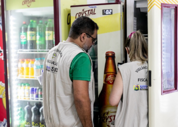 Operação contra venda de bebidas adulteradas interdita bares e distribuidoras em Cuiabá