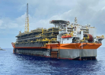 CNPE aprova exploração de petróleo em águas distantes e amplia pré-sal