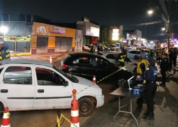 Doze motoristas são presos em blitz na Carmindo de Campos