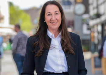 Prefeita recém-eleita é esfaqueada na Alemanha e fica em estado grave; 'Ato abominável', diz chanceler alemão