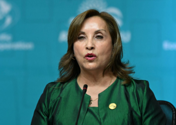 Congresso aprova monções que podem afastar a presidente Dina Boluarte