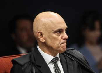 Moraes dá 24h para advogado de Filipe Martins apresentar defesa final sobre trama golpista