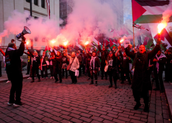 Protestos e gás lacrimogêneo marcam partida entre Noruega e Israel