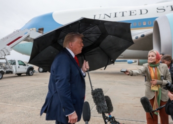 Em meio à ameaça de tarifas de 100% para China, Trump diz que Xi Jinping é duro, inteligente e um bom líder