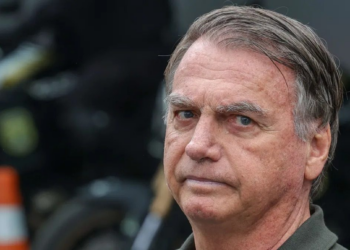 Bolsonaro tem nova crise de soluços e pede visita médica em casa