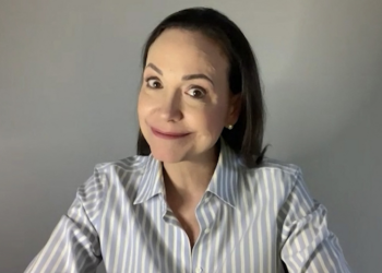 Ganhadora do Nobel da Paz prevê queda de Maduro com ou sem negociação: 'Não tenho dúvida que estamos em contagem regressiva'