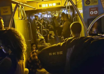Passageiro aperta botão de emergência de trem da linha 9-esmeralda e é agredido por multidão