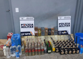 Polícia fecha local usado por facção para falsificar whisky