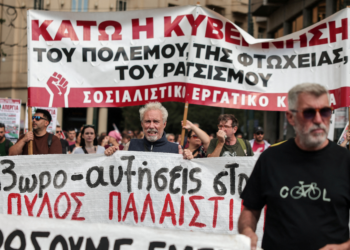 Grécia aprova jornada de 13 horas; no Brasil, limite é de 8, mas há brechas na lei
