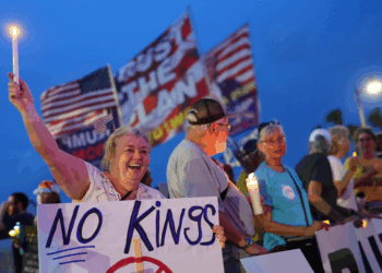EUA têm dia de protestos 'No Kings' contra Donald Trump; republicanos chamam mobilização de 'ato de ódio ao país'