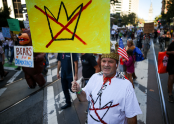 Protestos contra Trump levam clima de festa de rua a cidades dos EUA; republicanos chamam atos de 'antiamericanos'