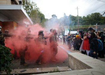 Tribunal autoriza Trump a acionar militares da Guarda Nacional em Portland contra manifestantes acusados de 'terrorismo doméstico'