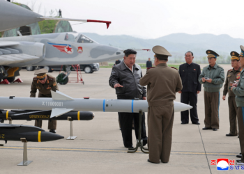 Coreia do Norte faz teste com míssil balístico, afirmam Coreia do Sul e Japão