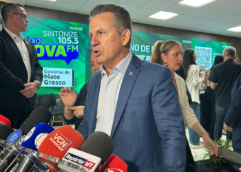 Mauro detona Eduardo Bolsonaro após ataques a Tarcísio: "Enlouqueceu, está falando merda lá nos Estados Unidos"