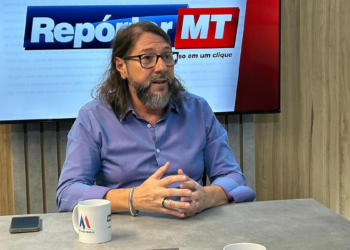 Educador diz que IA jamais substituirá professores: “Nenhum algoritmo dá um abraço”