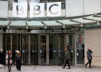 Chefes da BBC renunciam após críticas a documentário sobre Trump