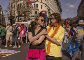 Argentina se torna destino de russos que fogem de medidas anti-LGBT de Putin